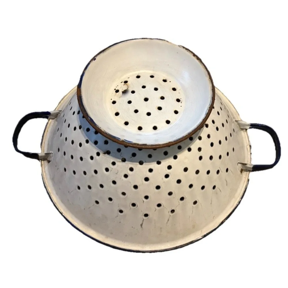 Vtg white enamelware Colander Blue Trim Farmhouse Kitchen strainer double handle